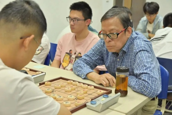 上海大学生象棋比赛精彩纷呈，你知道吗？-第3张图片-www.211178.com_果博福布斯